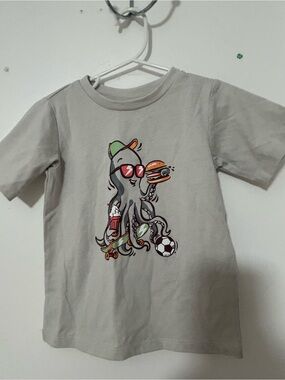 Kids Gray Octopus Skateboard & Burger Graphic Tee by